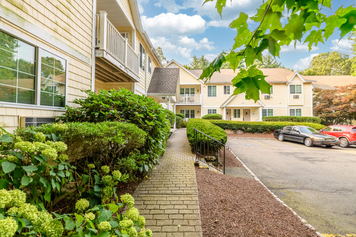 Property Photo: 2955 Madison Avenue Apt 47 CT 06606