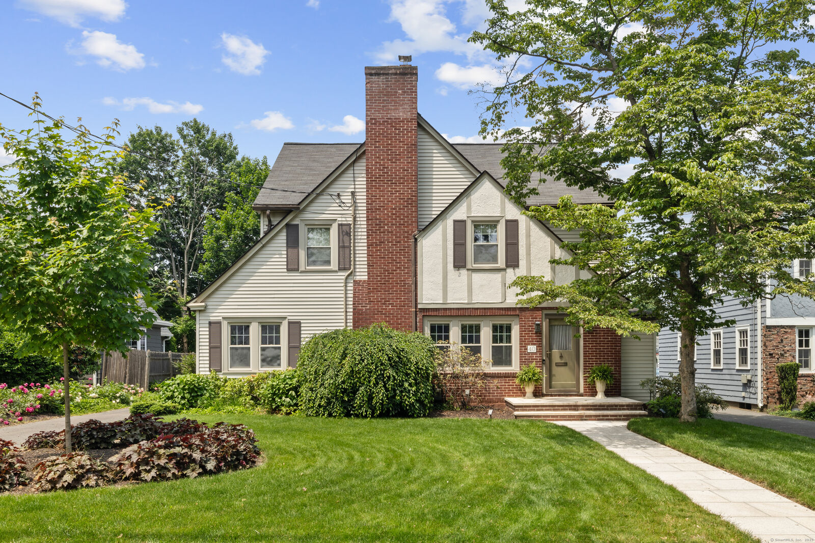 Property Photo:  40 Linnard Road  CT 06107 