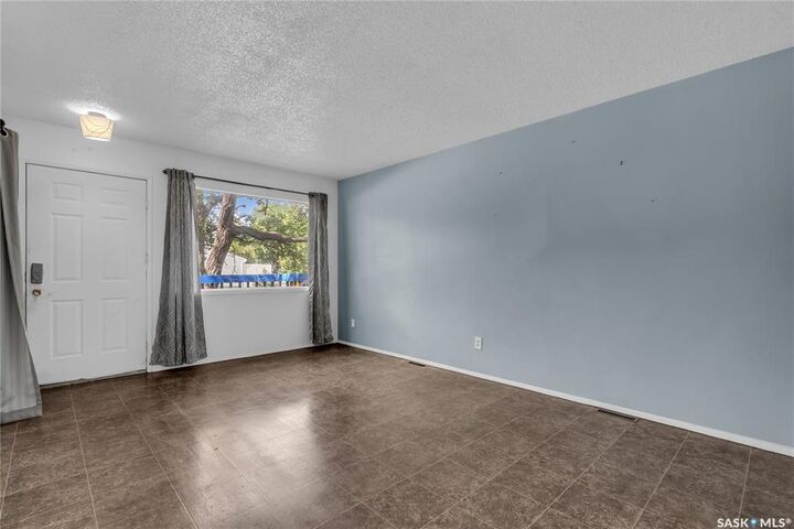 Property Photo: 1613 Central Avenue SK S7N 2T4