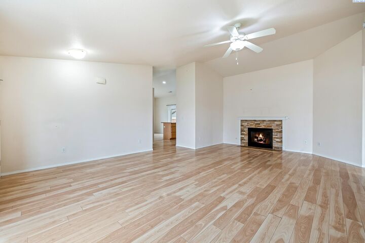 Property Photo:  5520 Buchanan Lane  WA 99301 