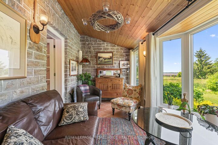 Photo de la propriété: 110 Kilmarnock Road ON K7A 5B8