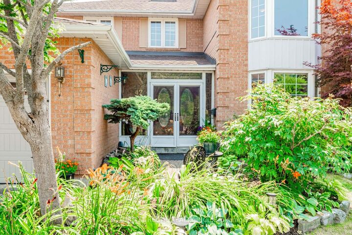Property Photo:  42 Milner Crescent  ON L1S 4X4 