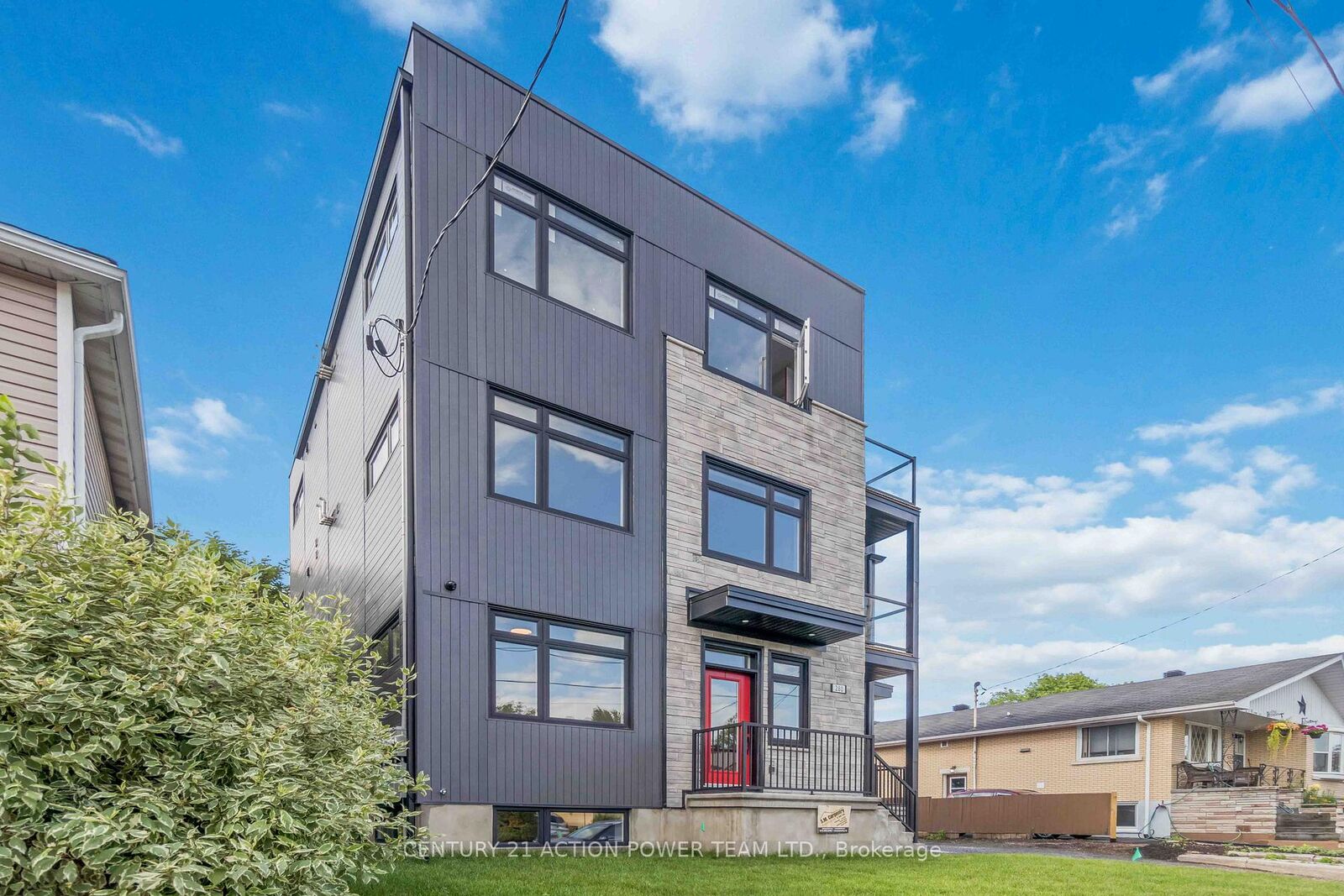 Property Photo: 280 Levis Avenue 3 ON K1L 6H6