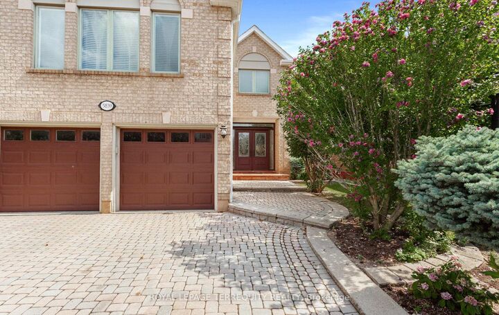 Property Photo: 5839 Fieldon Road ON L5M 5K3