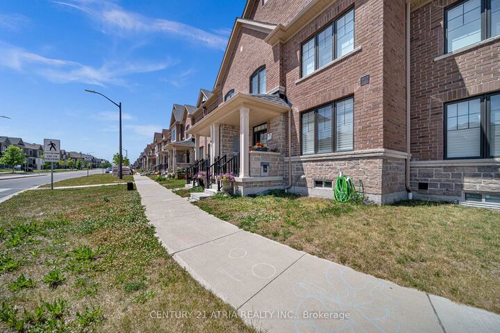 Photo de la propriété:  153 Coronation Road  ON L1P 0H5 