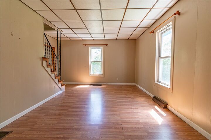 Property Photo: 548 E Beaver St PA 16137