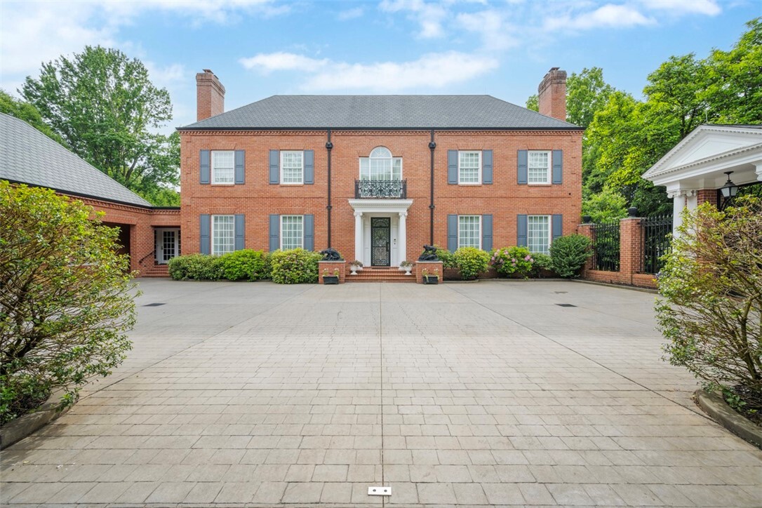Property Photo: 418 Fox Chapel Rd PA 15238