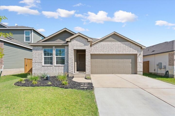Property Photo: 104 Rowdy Yates Way TX 76537