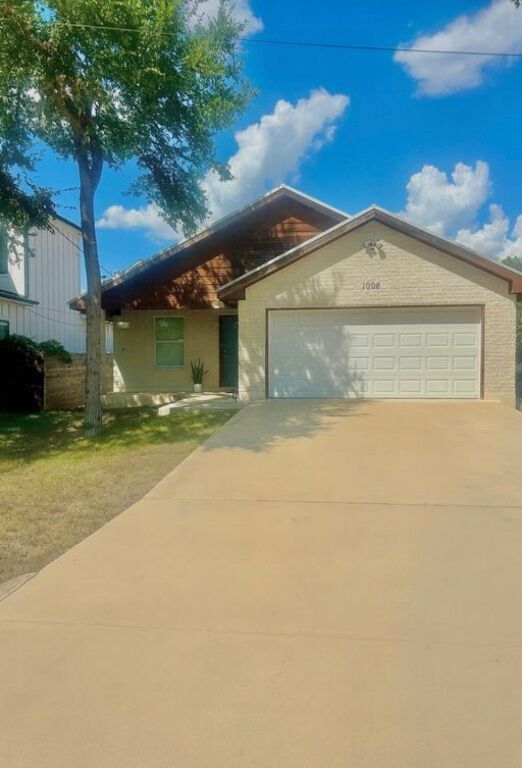 Property Photo:  1008 N Bishop Street  TX 78666 