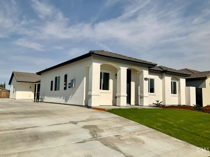 Property Photo:  5220 Hawkwatch Lane  CA 93306 