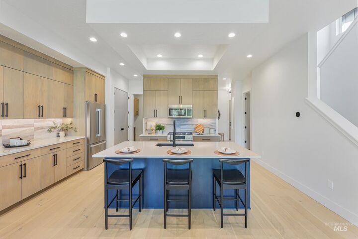 Property Photo:  6512 S Astoria Ave  ID 83642 