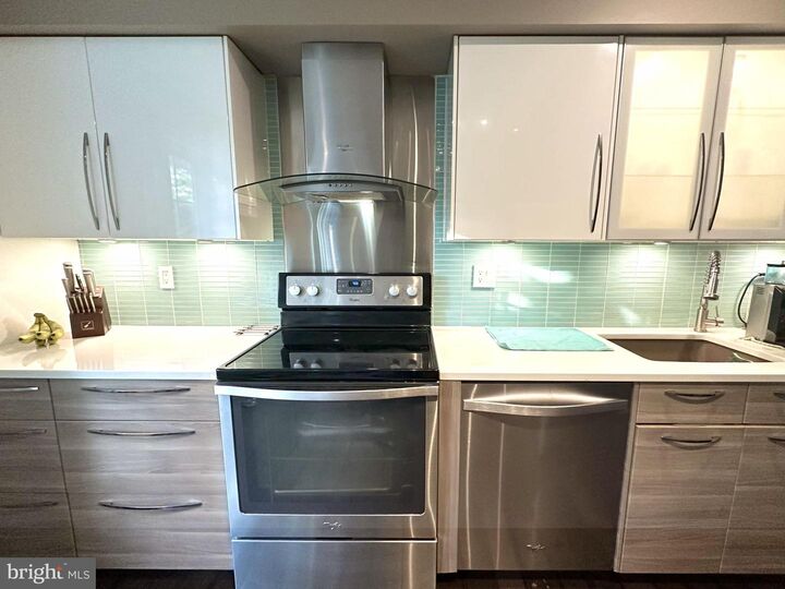 Property Photo:  6153 Forest Creek Lane  VA 22152 