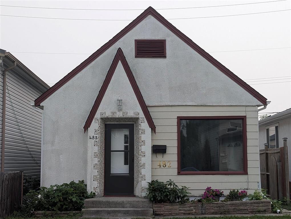 Property Photo:  482 Harbison Avenue  MB R2L 0A9 