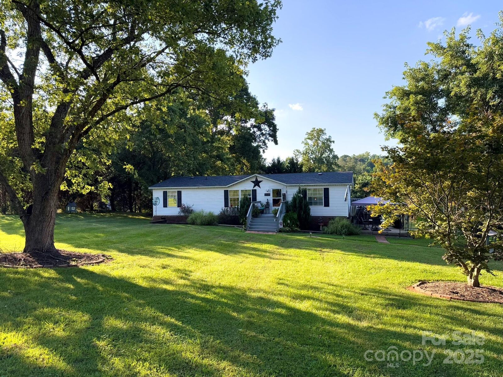 Property Photo:  2110 Old Latter Road  NC 28658 