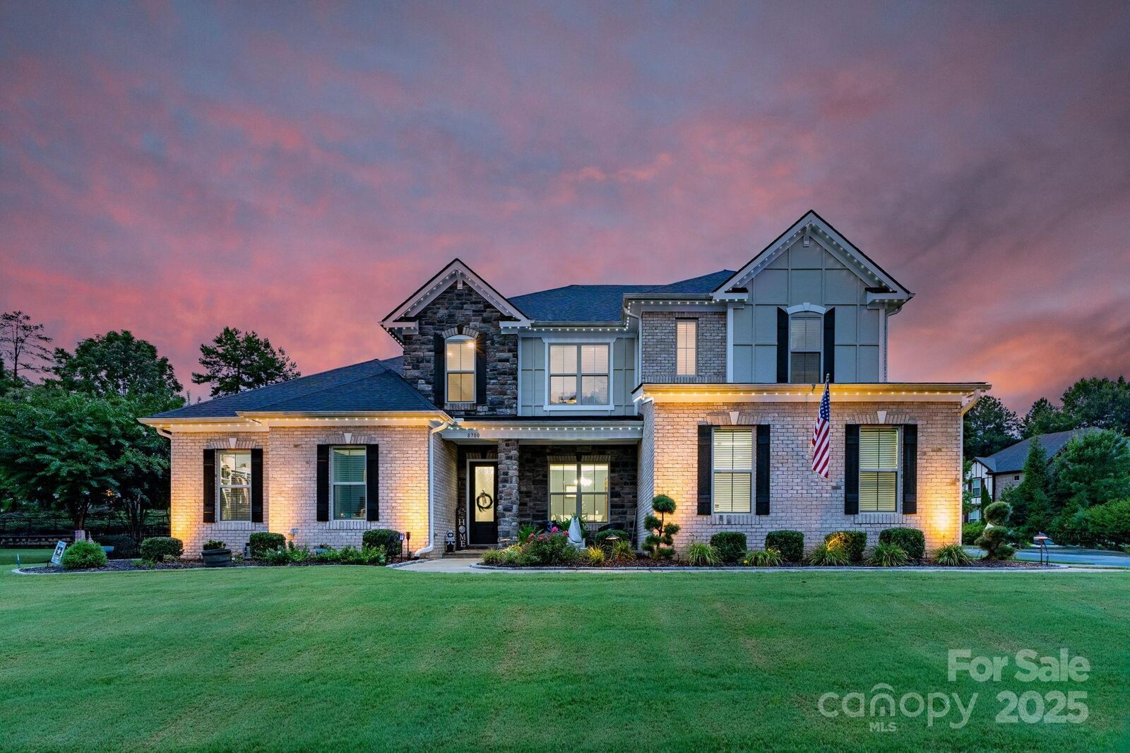 Property Photo: 8700 Whitehawk Hill Road NC 28173