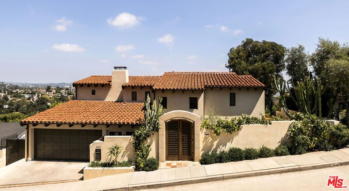 Property Photo: 7020 La Presa Dr CA 90068