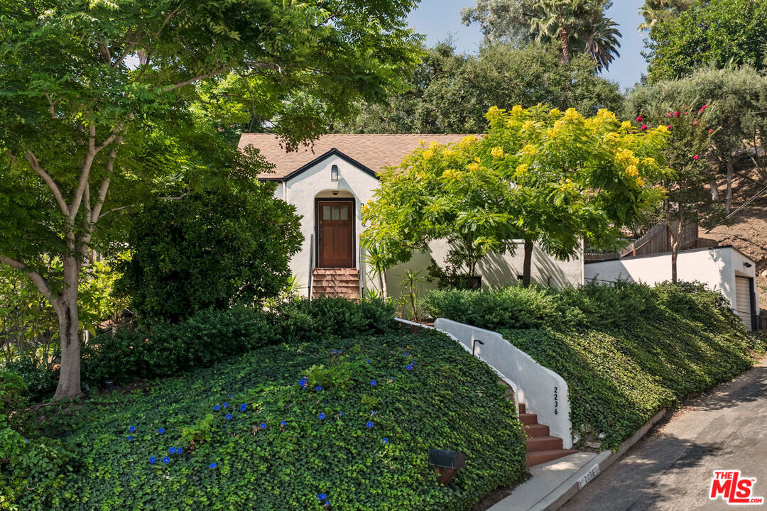 Property Photo:  2236 Earl Ct  CA 90039 