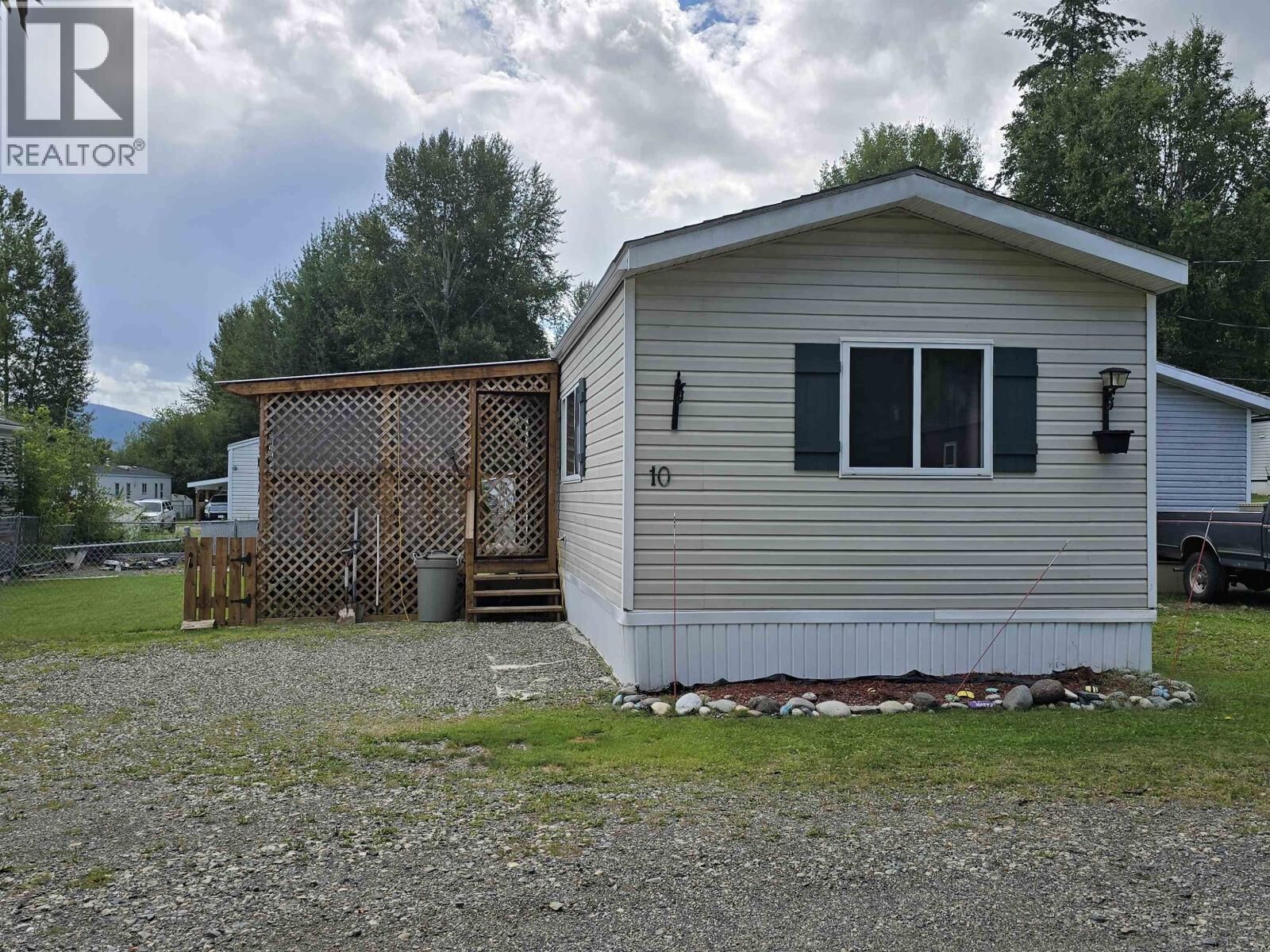 Property Photo: 3211 Gook Road 10 BC V2J 6N6