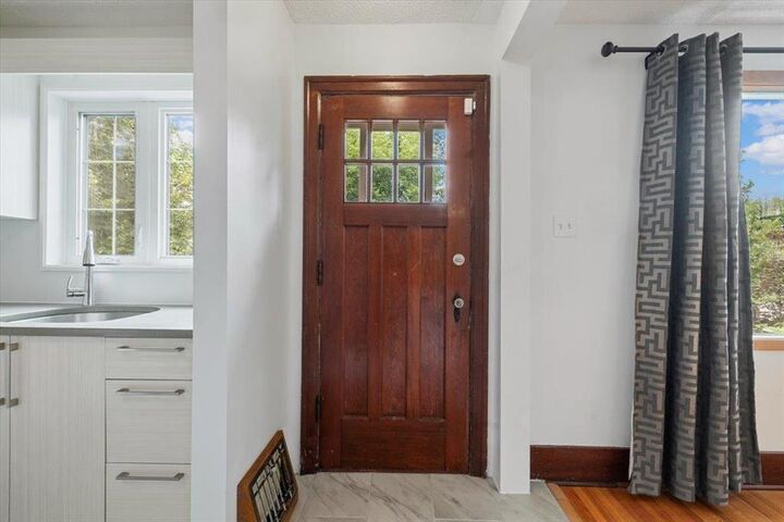 Property Photo:  47 Carmen Avenue  MB R3L 0E4 