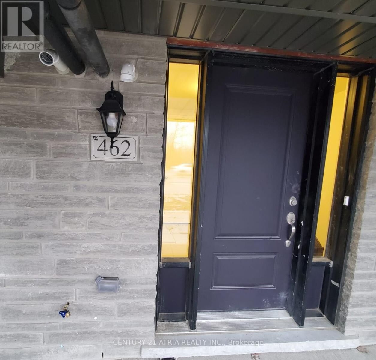 Property Photo:  462 Salem Road South  ON L1S 7S9 