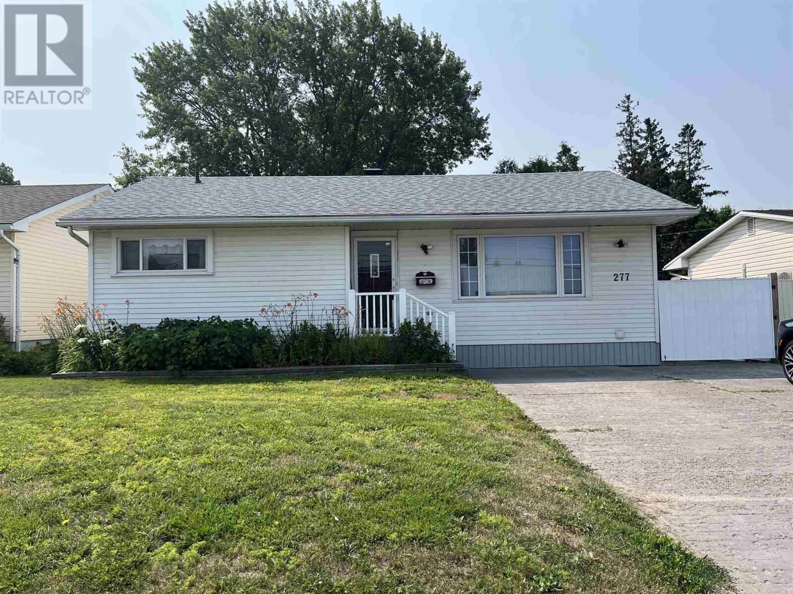 Property Photo: 277 McNabb St ON P6B 1Y7