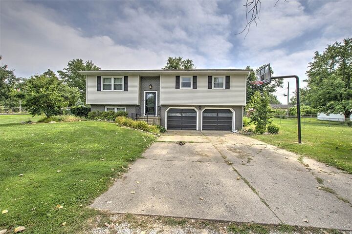 1609 Moorwood Drive  Decatur IL 62521 photo