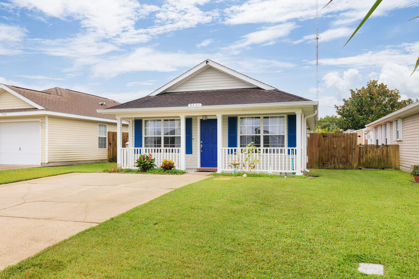 Property Photo:  5527 Sea Spray Court  FL 32563 