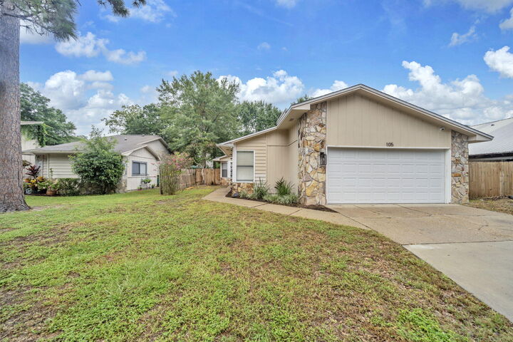 Property Photo:  105 Post Oak Place  FL 32579 