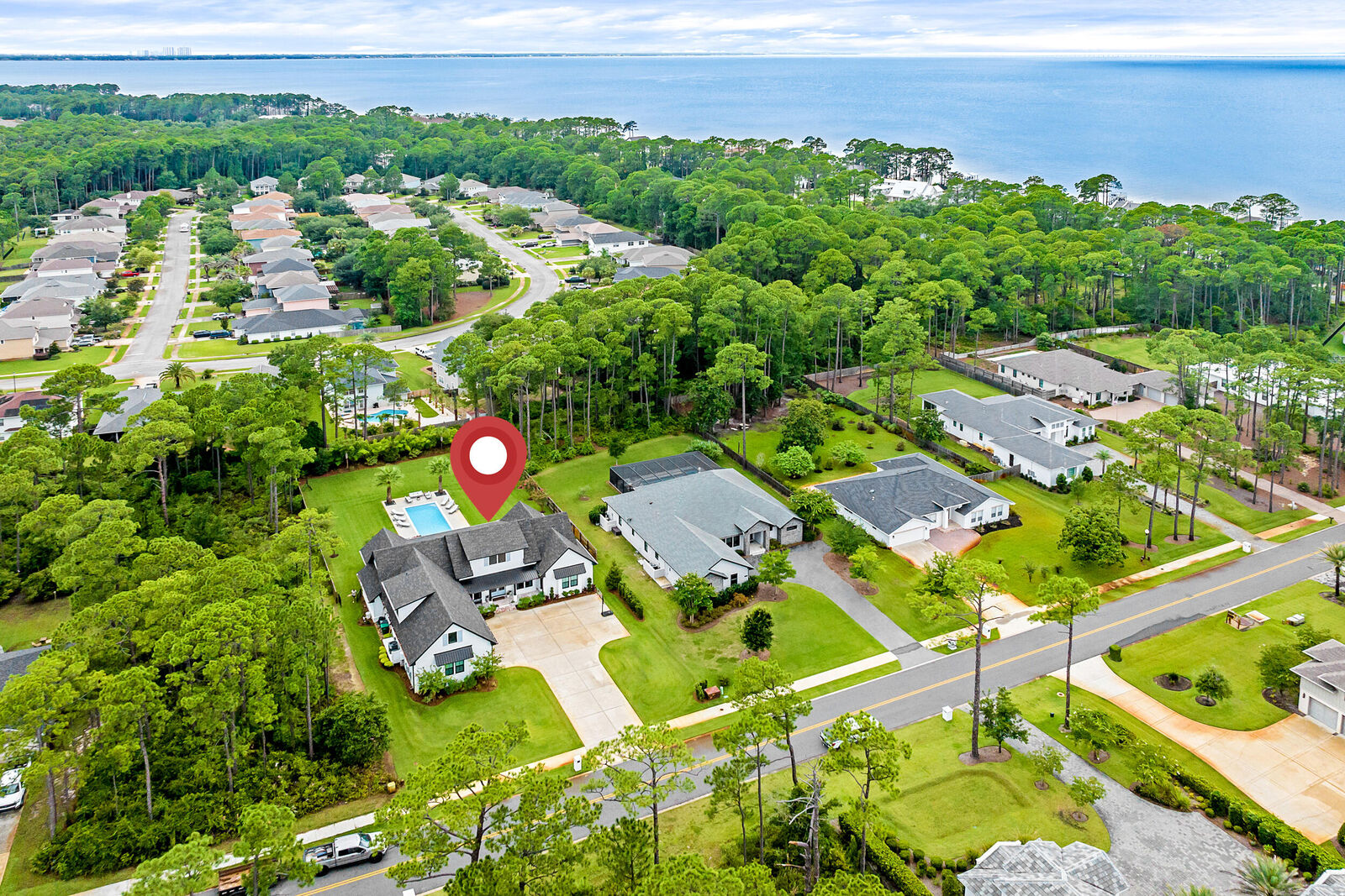 Property Photo: 1070 Driftwood Point Road FL 32459