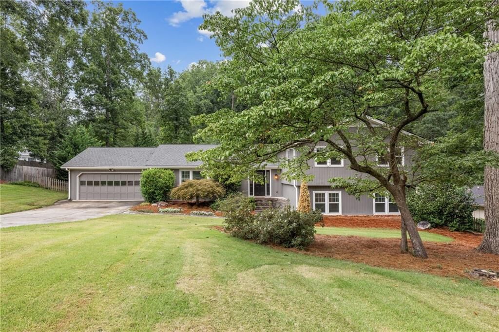 Property Photo: 1164 Fairfield Drive GA 30068