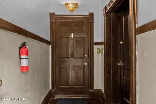 Property Photo: 1129 S Brook St #4 KY 40203