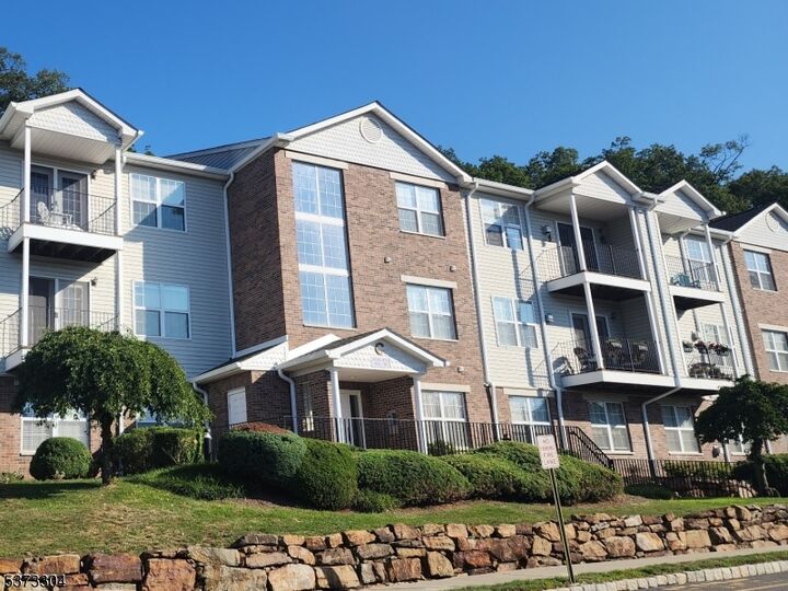 Property Photo:  81 Mountainview Ct 81  NJ 07457 