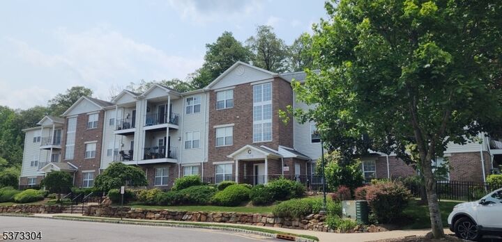 Property Photo: 81 Mountainview Ct 81 NJ 07457