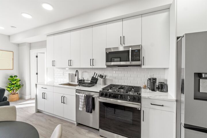 Property Photo:  80 Romaine Ave 5A  NJ 07306 