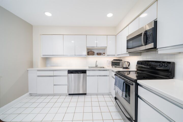 Property Photo: 100 Shearwater Ct East NJ 07305