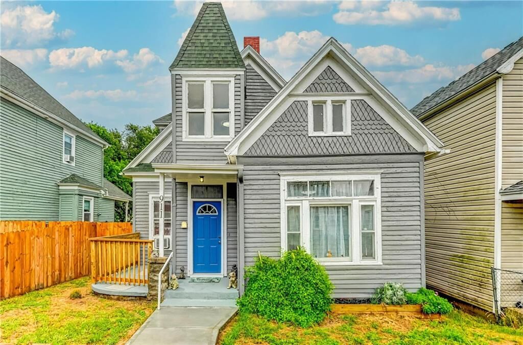Property Photo:  911 S 16th Street  MO 64503 