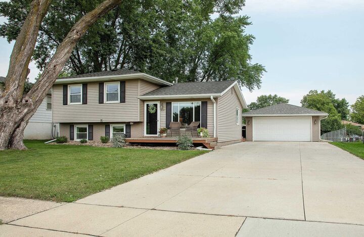 812 Orchard Drive  Cedar Falls IA 50613 photo