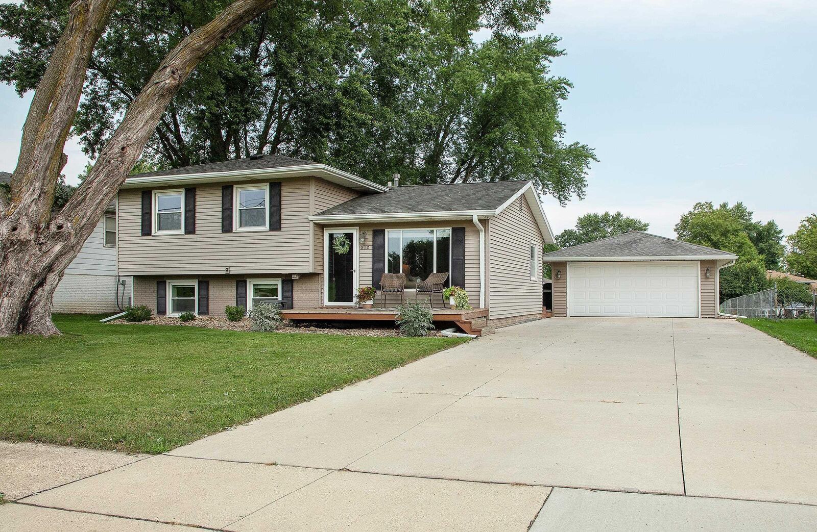 Property Photo:  812 Orchard Drive  IA 50613 