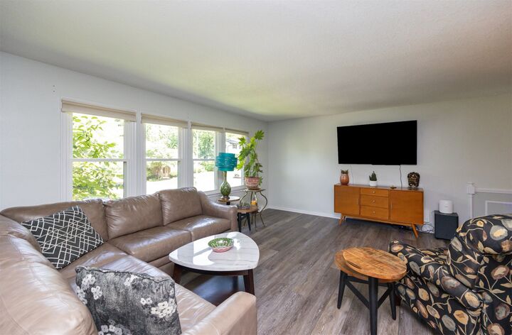 Property Photo:  6620 Northwest Drive  IA 50324 