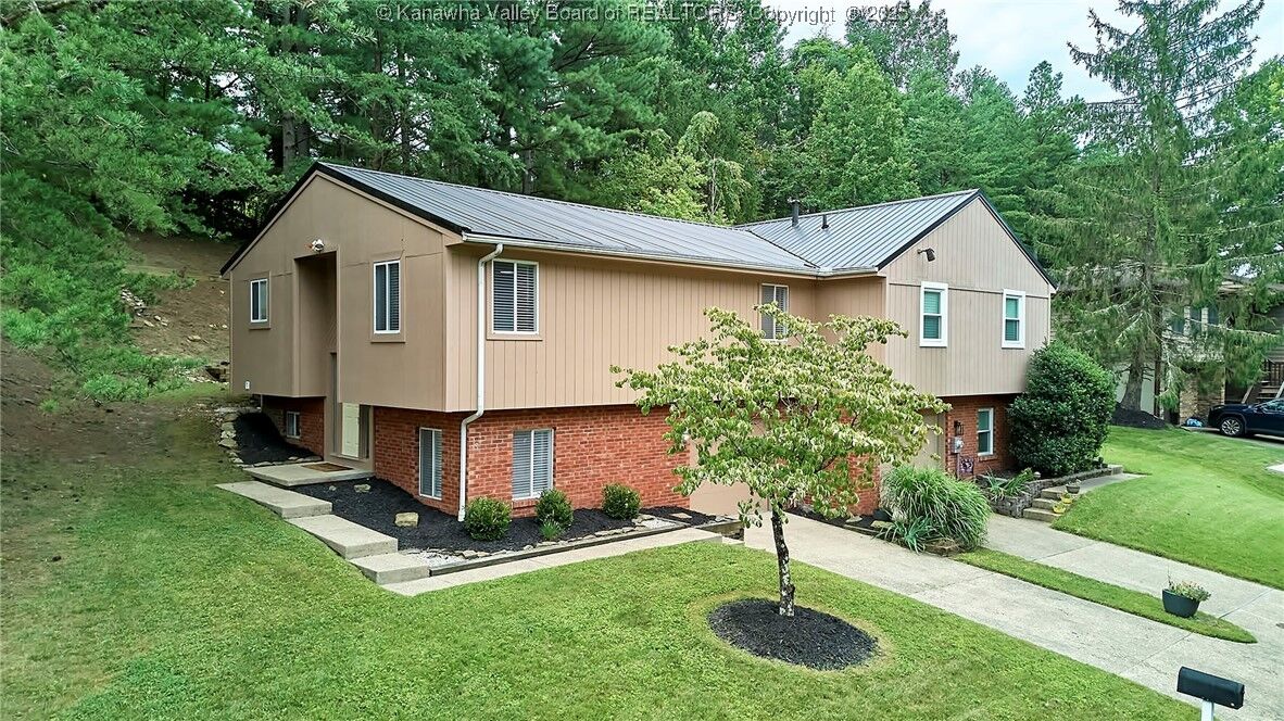 Property Photo: 121 Woodbridge Drive WV 25311