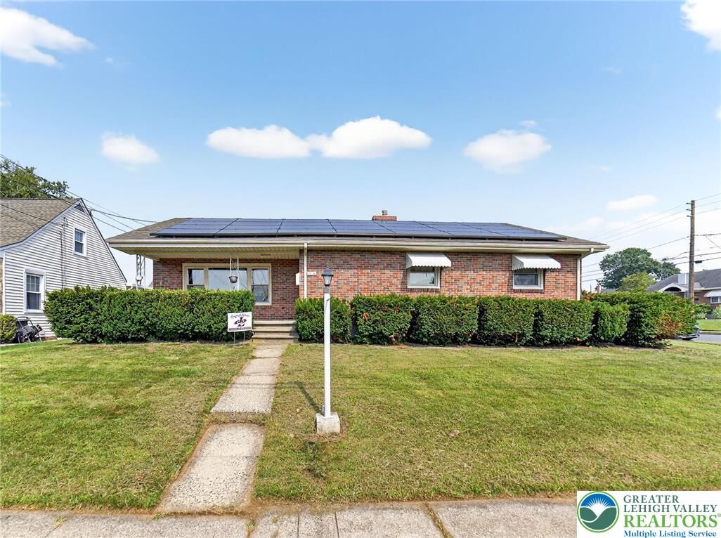Property Photo:  1852 Lincoln Street  PA 18017 