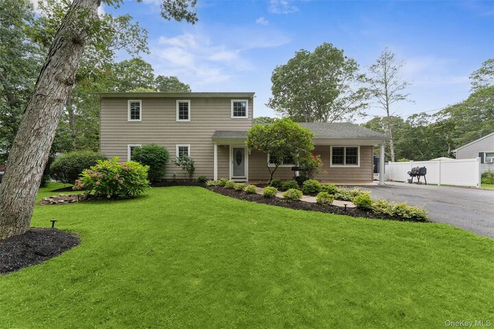 28 Trainor Ave  Center Moriches NY 11934 photo