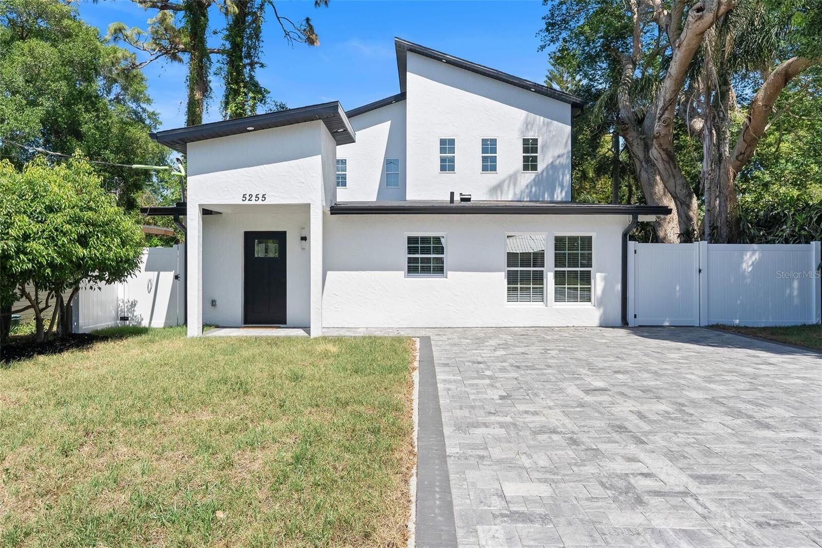 Property Photo:  5255 Seminole Avenue  FL 32792 