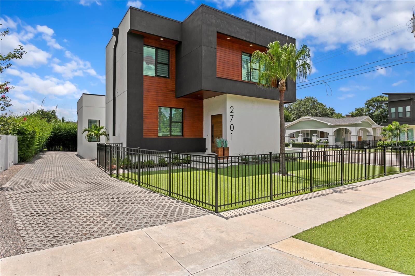 Property Photo: 2701 N Poplar Avenue FL 33602