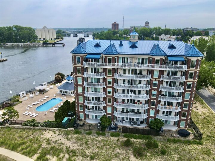 Property Photo:  200 Lake Street 4C  MI 49085-2042 