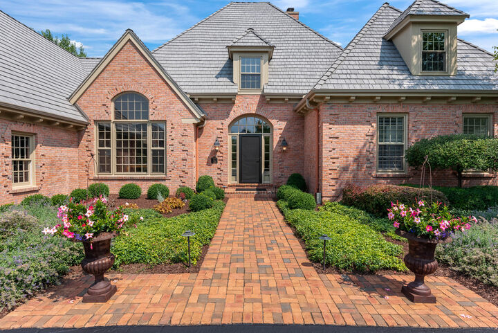 Property Photo: 4012 W Canterbury Ct WI 53092