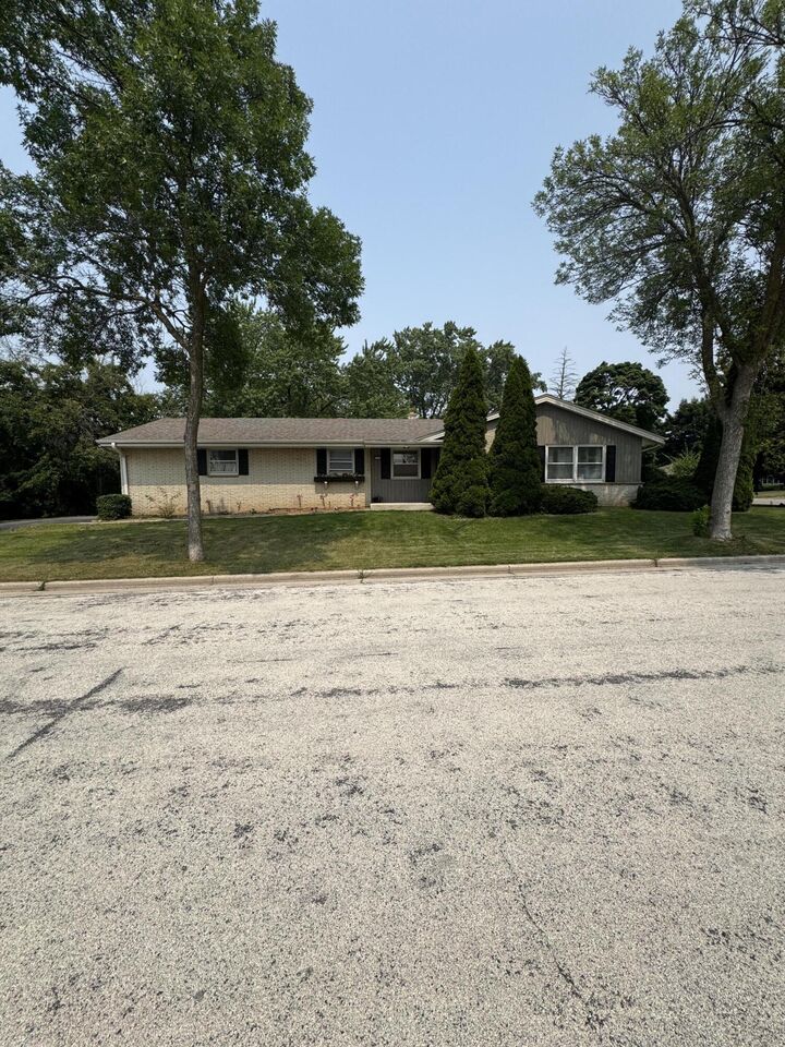 9404 W Hope Ave  Wauwatosa WI 53222 photo
