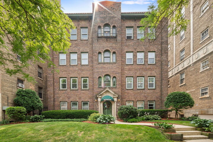 Property Photo: 1924 N Prospect Ave 3 WI 53202