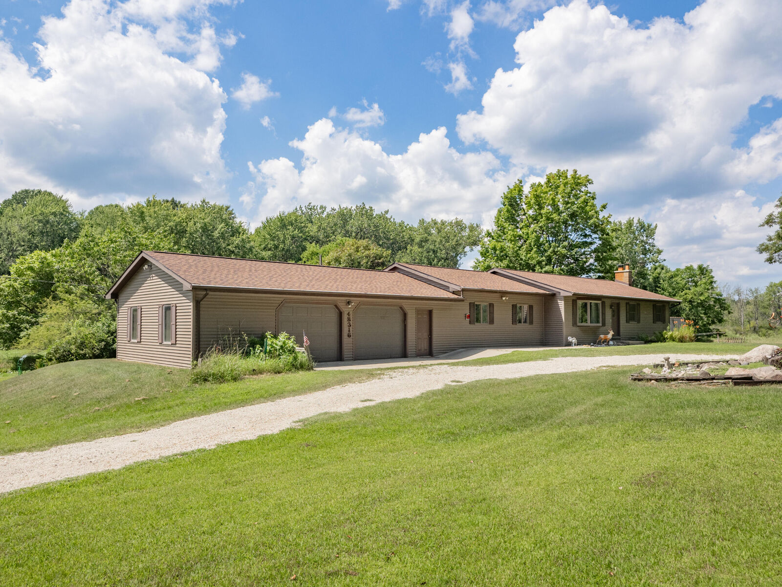 Property Photo:  48316 Cr 384  MI 49056 