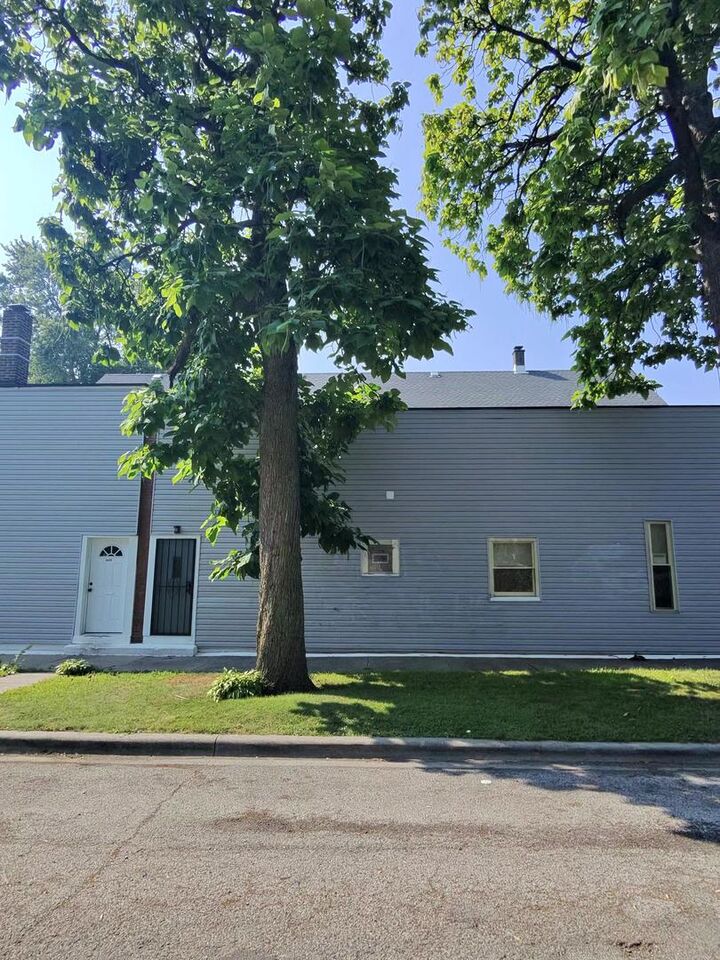 8600 S Muskegon Avenue  Chicago IL 60617 photo